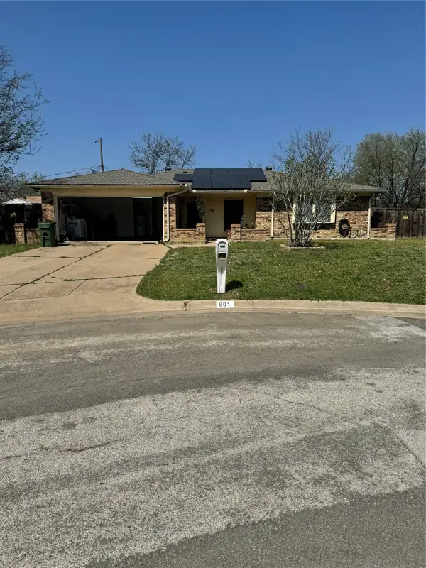 901 Freestone Court, Arlington, TX 76017