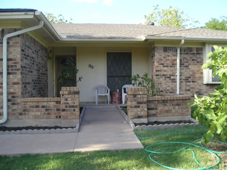 901 Freestone Court, Arlington, TX 76017 - Image #3