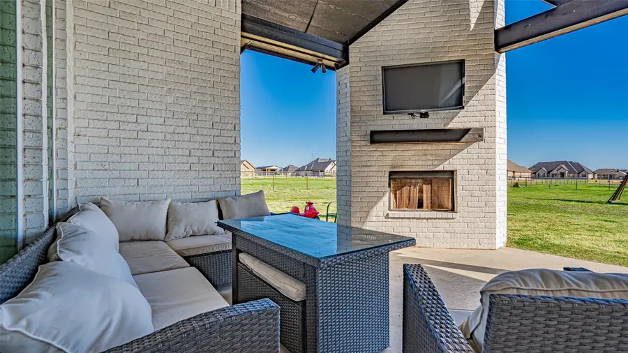 405 Venadito Drive, Godley, TX 76044 - Image #3