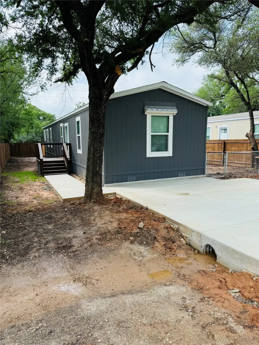 3001 Elmwood Drive, Granbury, TX 76048 - Image #3