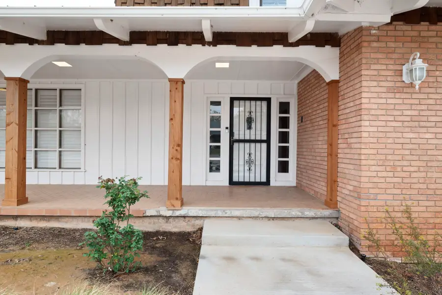 803 Lakeview Drive, Mineral Wells, TX 76067 - Image #2