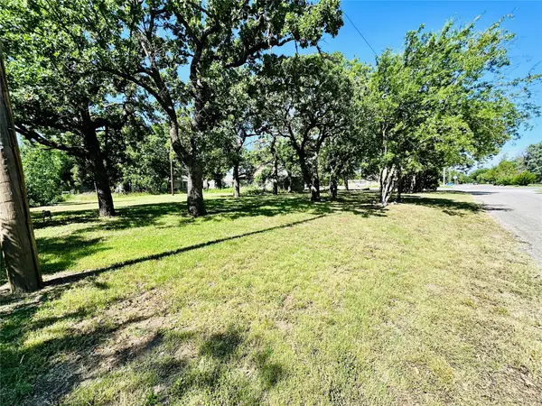 424 N Main Street, Cross Plains, TX 76443