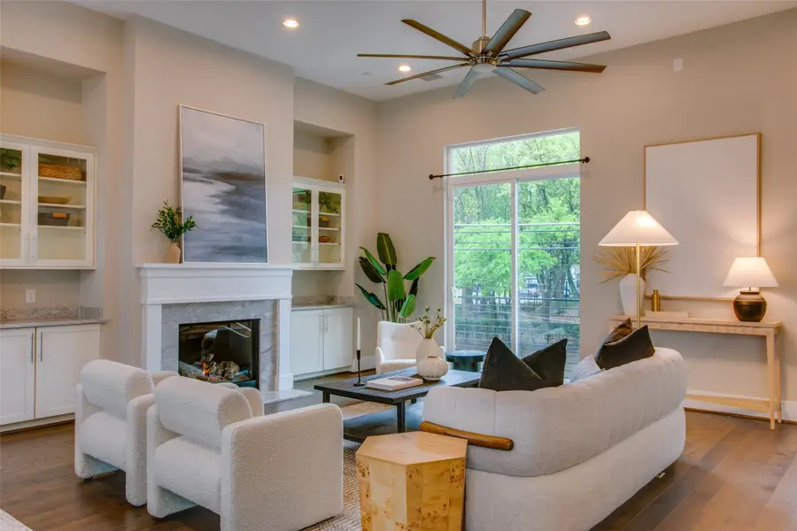 381 E Greenbriar Lane #804, Dallas, TX 75203 - Image #2