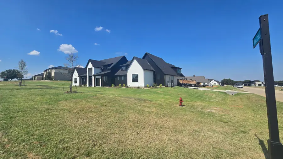 313 Mint Ridge Drive, Burleson, TX 76028 - Image #3