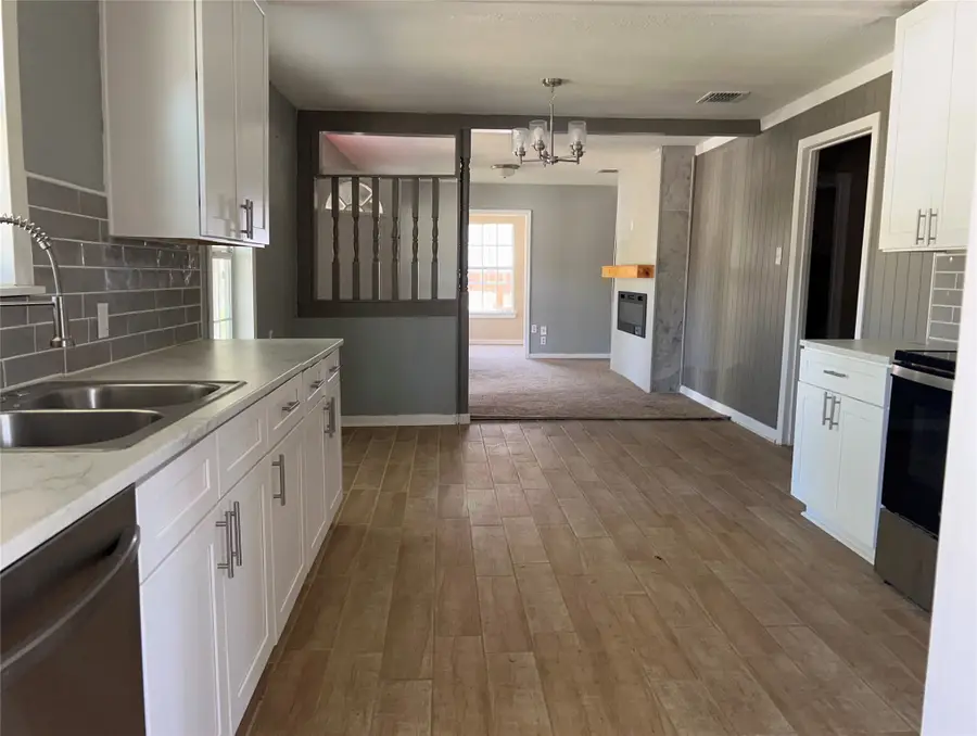 302 Mcdougal Avenue, San Antonio, TX 78223 - Image #3