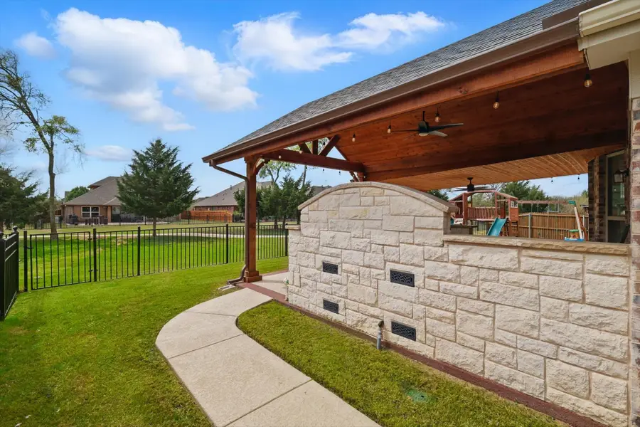 2839 Terrosa Drive, Grand Prairie, TX 75054 - Image #3