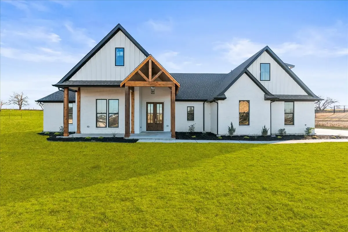 6421 Starlight Ranch Road, Godley, TX 76044 - Image #1