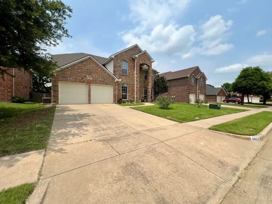 5828 Ivy Glen Drive, Grand Prairie, TX 75052 - Image #2