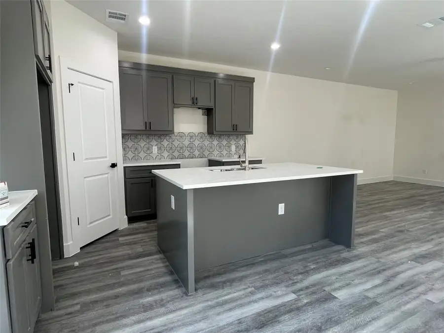 501 N Moore Street, Dallas, TX 75203 - Image #2