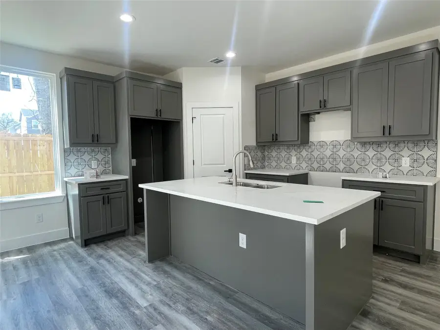 501 N Moore Street, Dallas, TX 75203 - Image #3