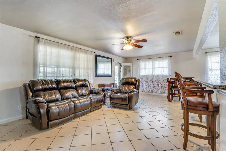 135 W Bear Creek Road, Glenn Heights, TX 75154 - Image #3