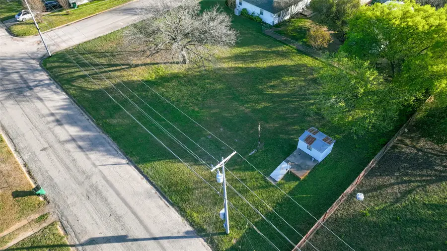 1112 Nugent Street, Bowie, TX 76230 - Image #3