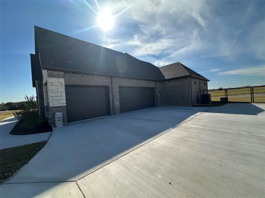 116 Blackstar Lane, Decatur, TX 76234 - Image #3