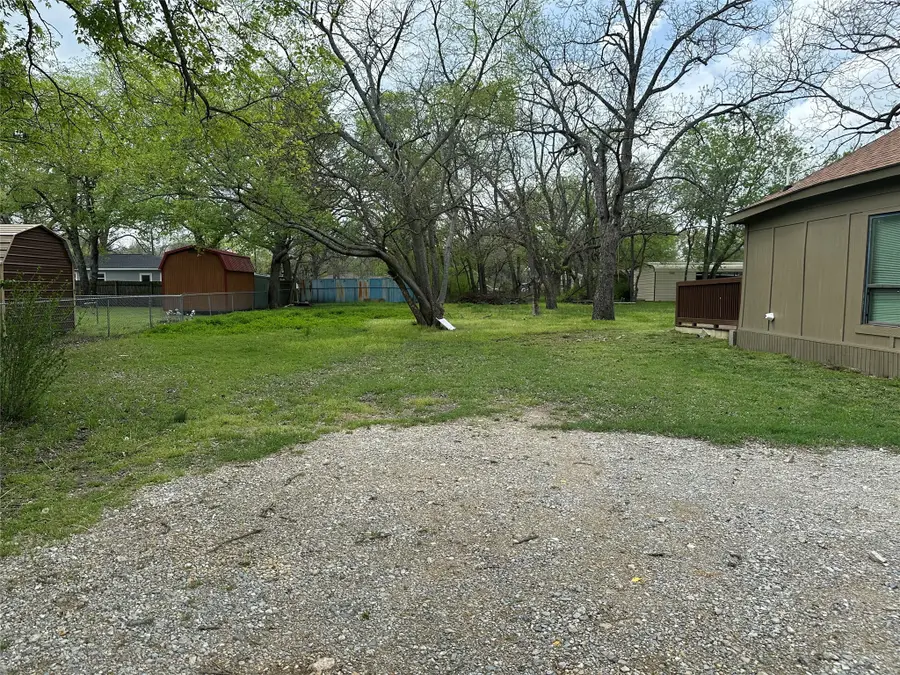 1711 Oriental Street, Bonham, TX 75418 - Image #2