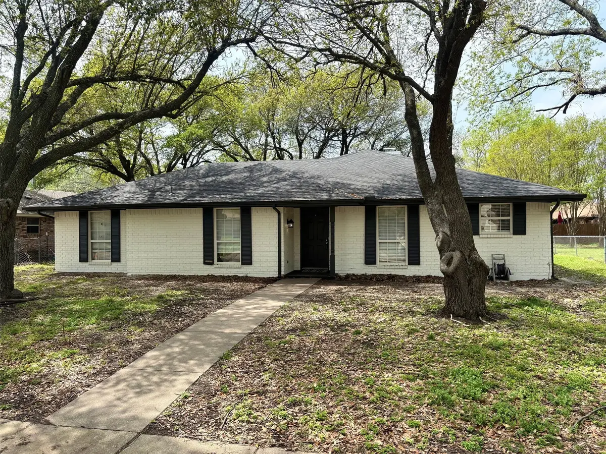 210 Hacienda Drive, Waxahachie, TX 75165 - Image #1