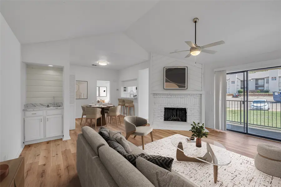 6042 Stoneybrook Drive, Fort Worth, TX 76112 - Image #2