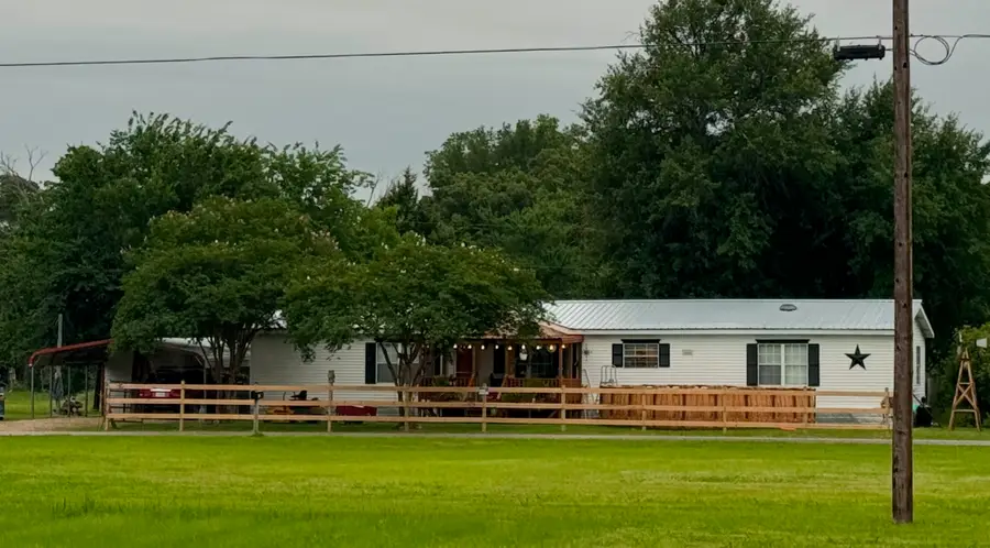 134 Saint Michaels Drive, Trinidad, TX 75163 - Image #2