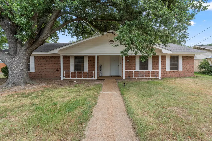 1801 S Florey Avenue, Mount Pleasant, TX 75455 - Image #2