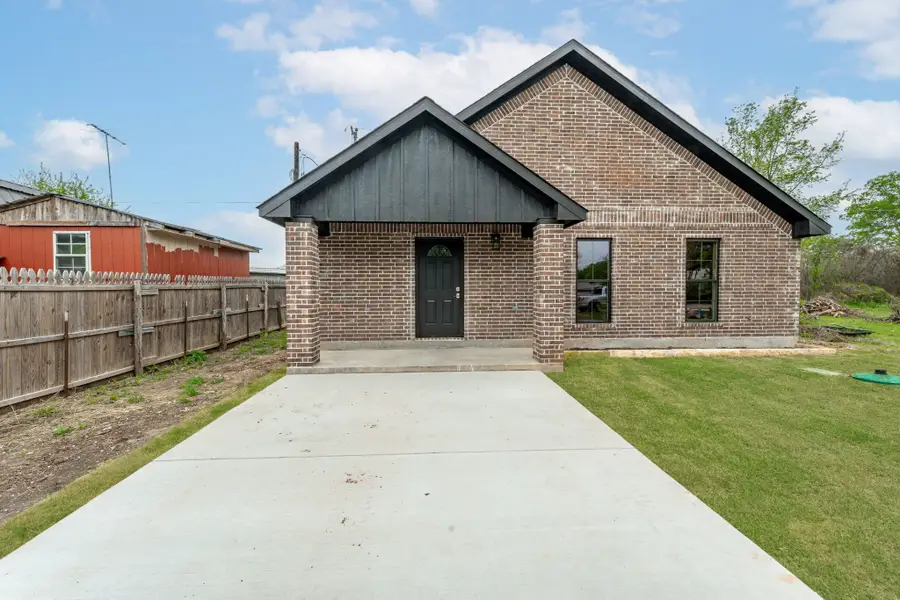 4222 Terri Lee Lane, Granbury, TX 76048 - Image #2