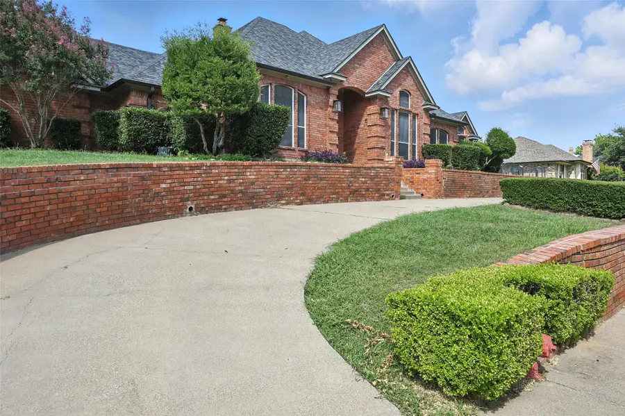 6301 Meadow Lakes Drive, North Richland Hills, TX 76180 - Image #2