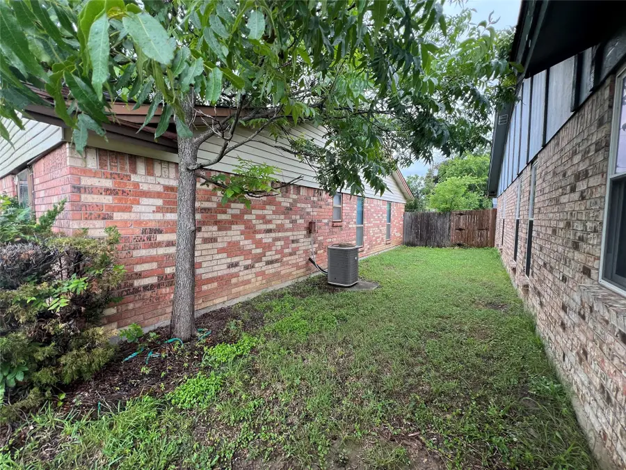 6428 Meadowlark Lane E, Watauga, TX 76148 - Image #3