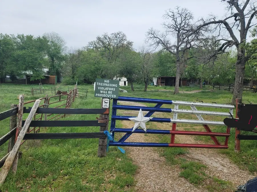 304 N Lakeview Drive, Lake Dallas, TX 75065 - Image #2