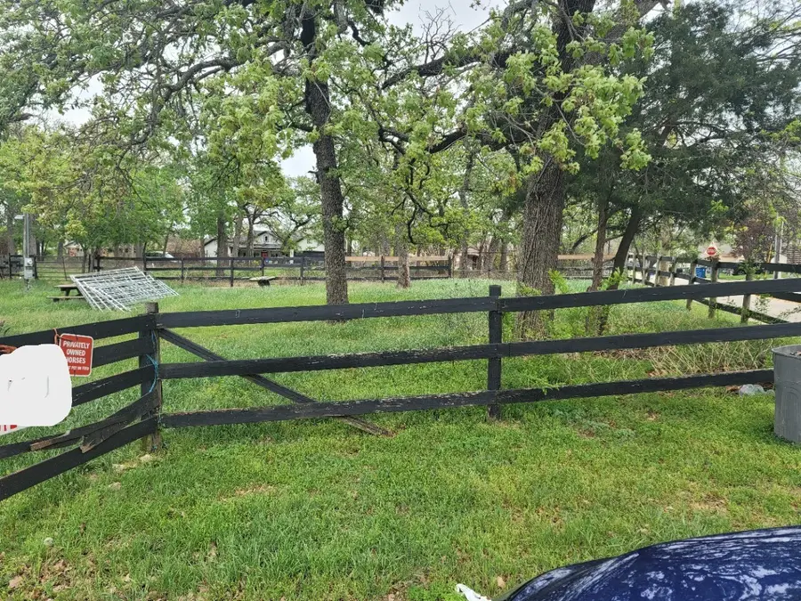 304 N Lakeview Drive, Lake Dallas, TX 75065 - Image #3