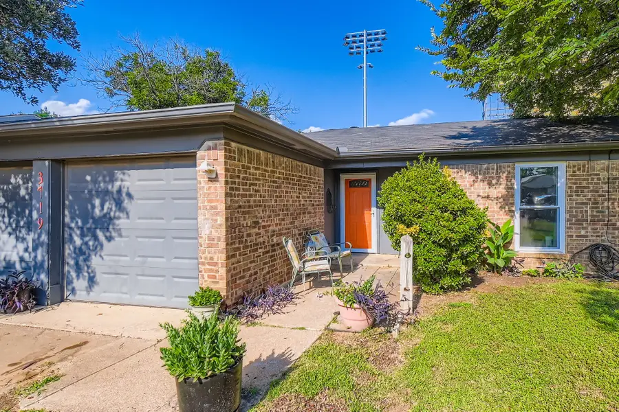 3719 French Wood Drive, Arlington, TX 76016 - Image #2