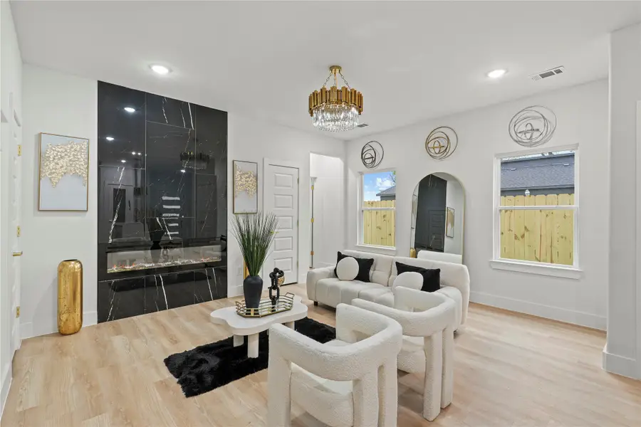 5303 Colonial Avenue, Dallas, TX 75215 - Image #2