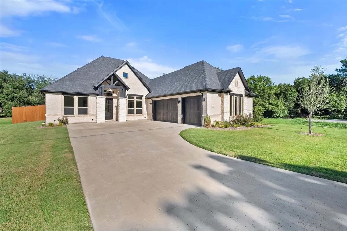 7604 Cranford Court, Arlington, TX 76001 - Image #1