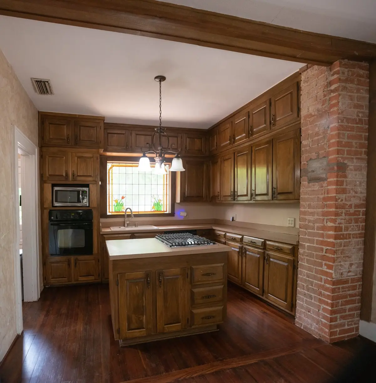 2303 Mistletoe Drive, Fort Worth, TX 76110 - Image #1