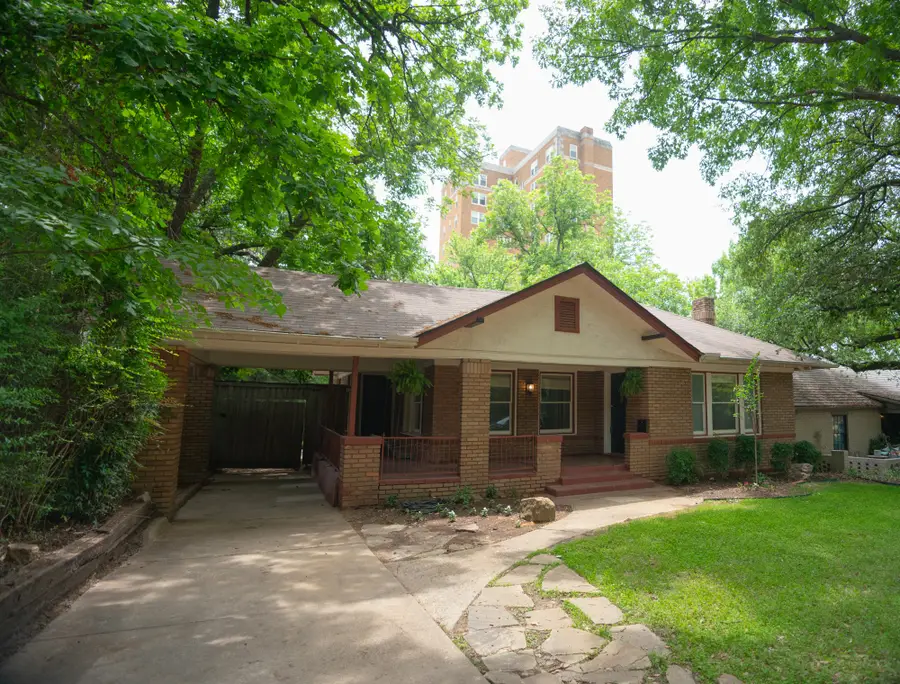 2303 Mistletoe Drive, Fort Worth, TX 76110 - Image #2