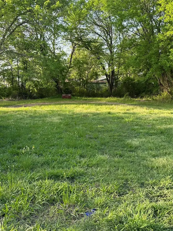 704 E 8th Street, Bonham, TX 75418