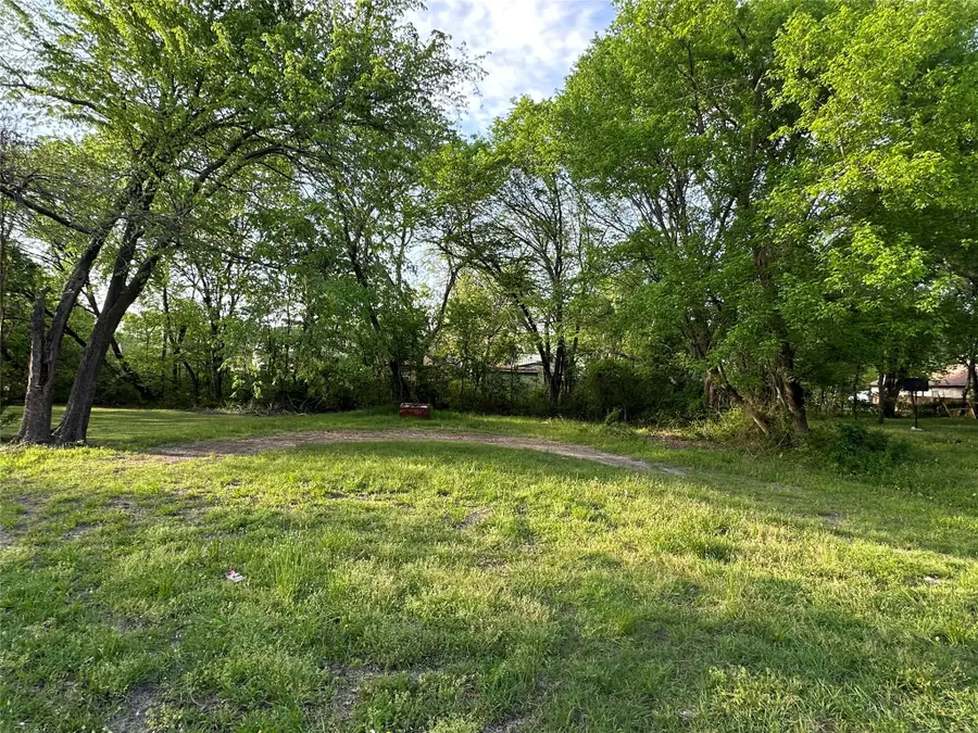 704 E 8th Street, Bonham, TX 75418 - Image #2
