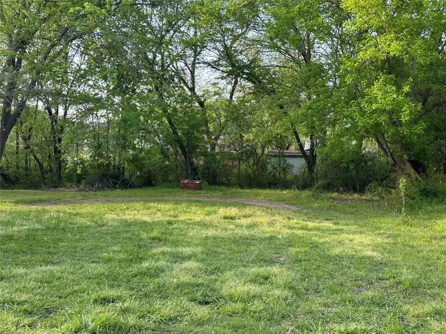 704 E 8th Street, Bonham, TX 75418 - Image #3