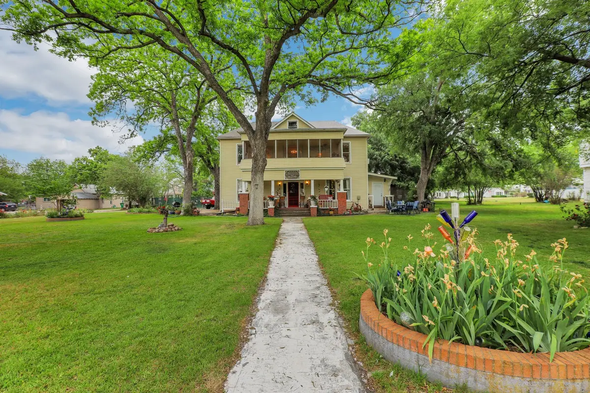 203 W Commerce St, San Saba, TX 76877 - #1