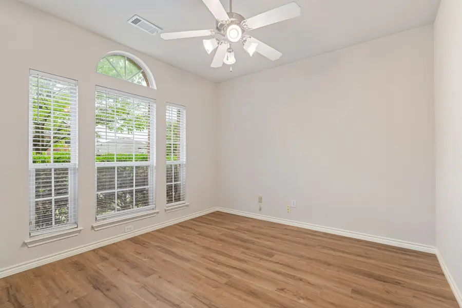 5013 Royal Burgess Drive, Fort Worth, TX 76135 - Image #3