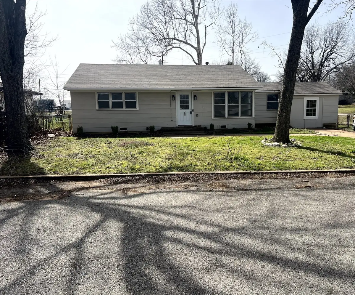 2912 W Elm Street, Denison, TX 75020 - Image #1