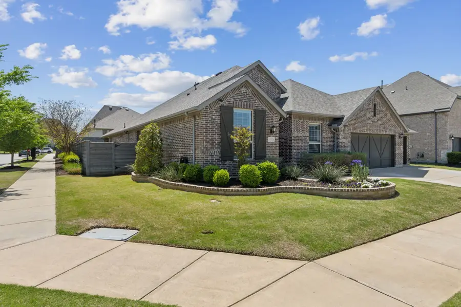 844 Elm Fork Trail, Pilot Point Aubrey, TX 76227 - Image #3