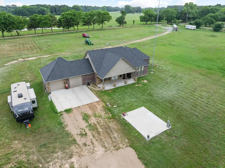697 County Road 1140, Ravenna, TX 75476 - Image #3
