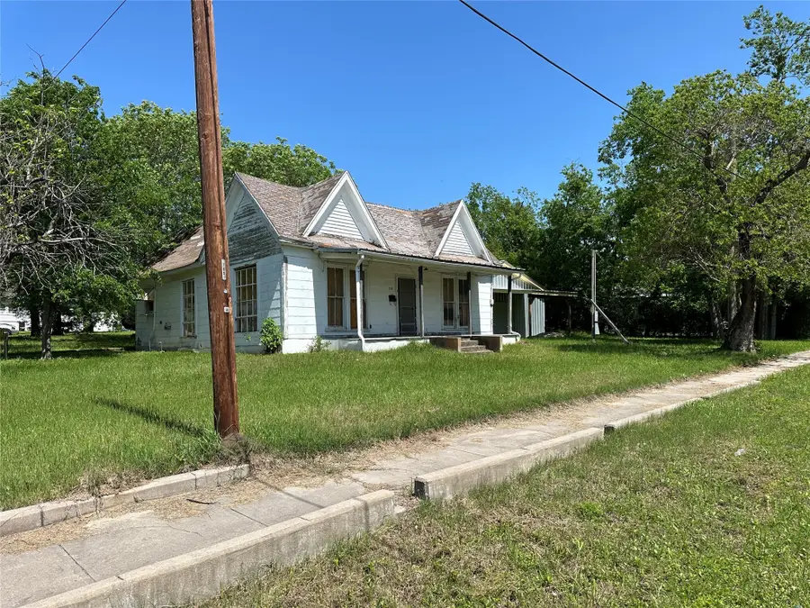 709 W Navasota Street, Groesbeck, TX 76642 - #2