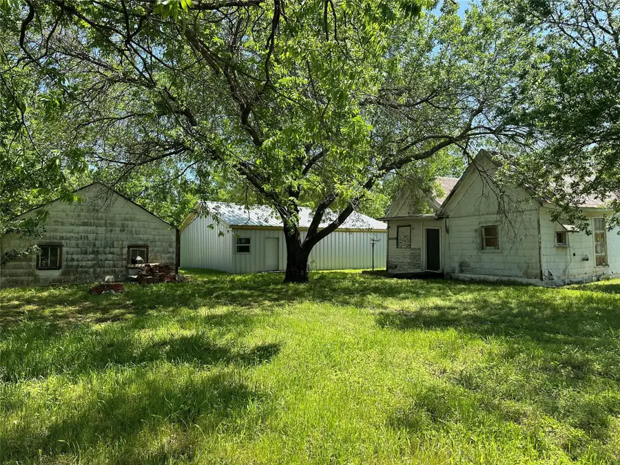 709 W Navasota Street, Groesbeck, TX 76642 - #3