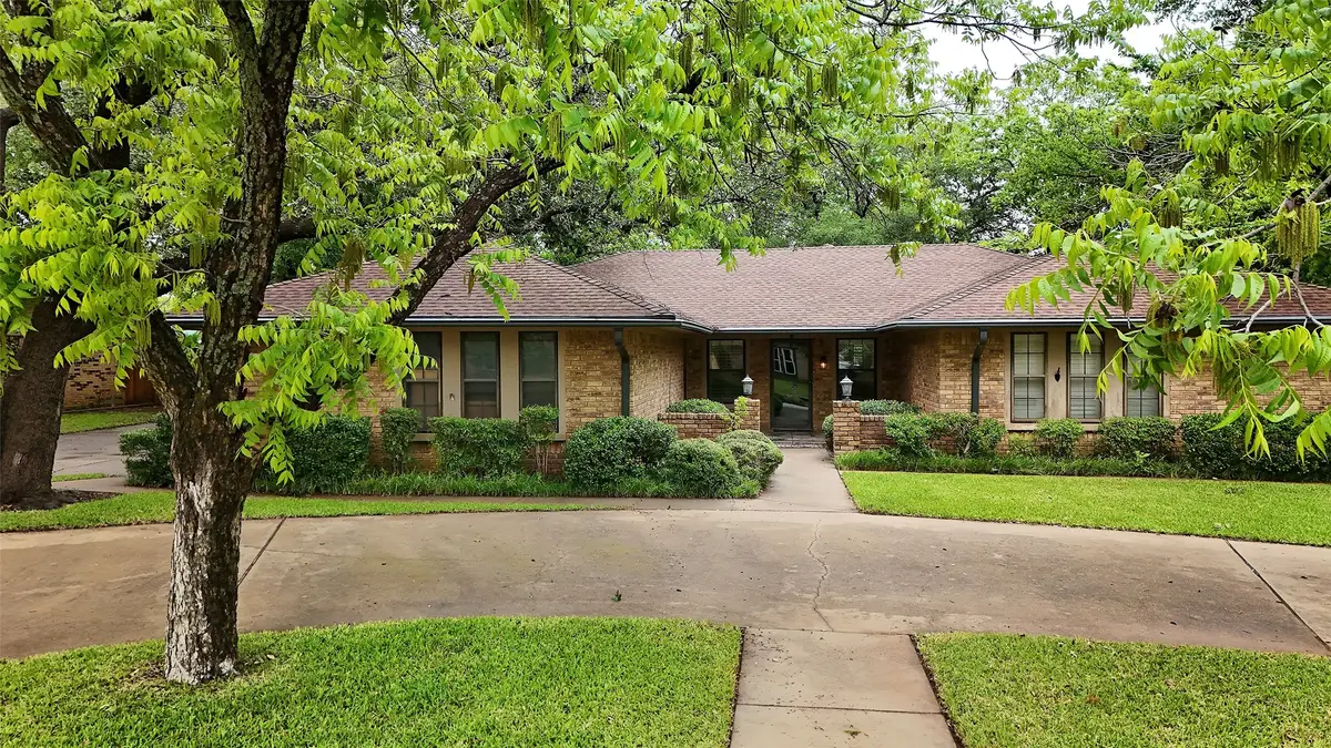 1305 Cliff Drive, Graham, TX 76450 - Image #1