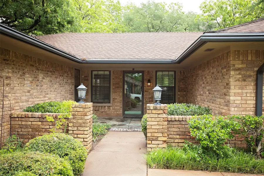 1305 Cliff Drive, Graham, TX 76450 - Image #2