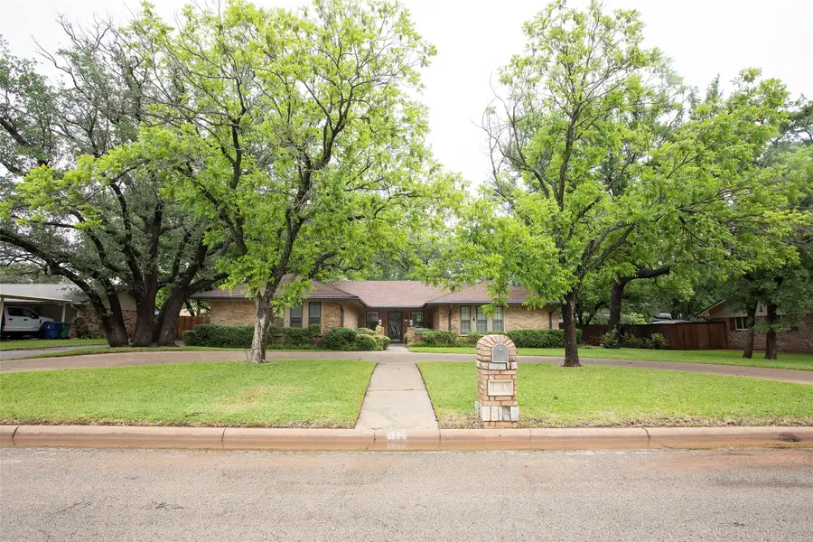 1305 Cliff Drive, Graham, TX 76450 - Image #3