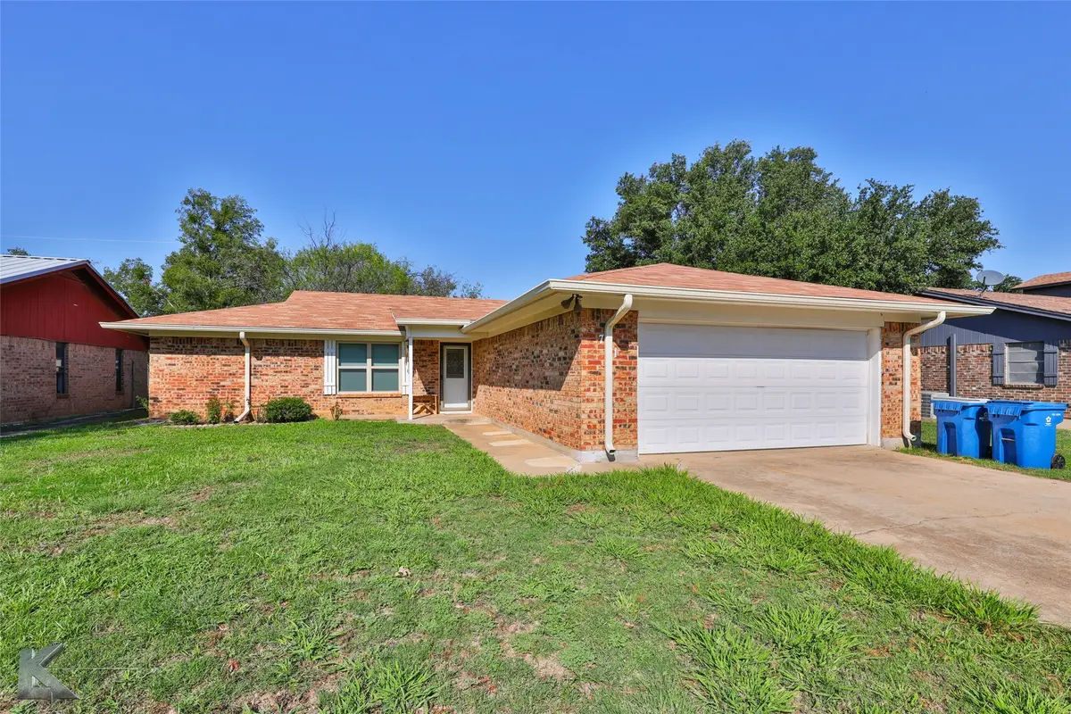721 Mistletoe Street, Breckenridge, TX 76424 - Image #1