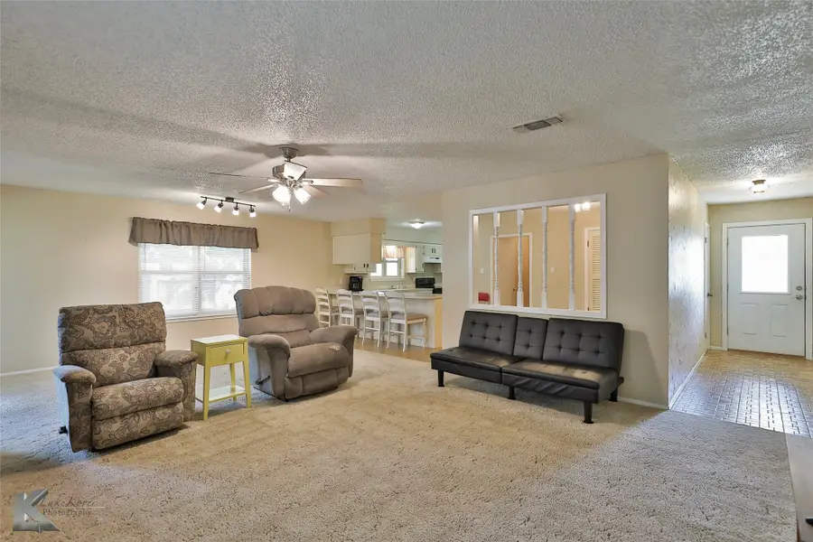 721 Mistletoe Street, Breckenridge, TX 76424 - Image #3