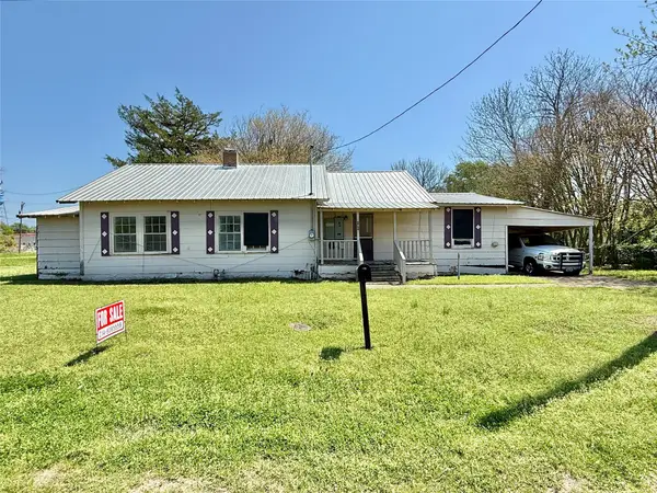 195 S Howison, Bogata, TX 75417