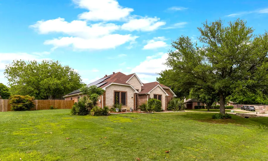 4404 Cluster Oak Court, Granbury, TX 76049 - Image #2