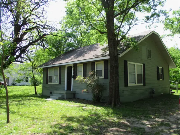 505 W 10th Street, Bonham, TX 75418